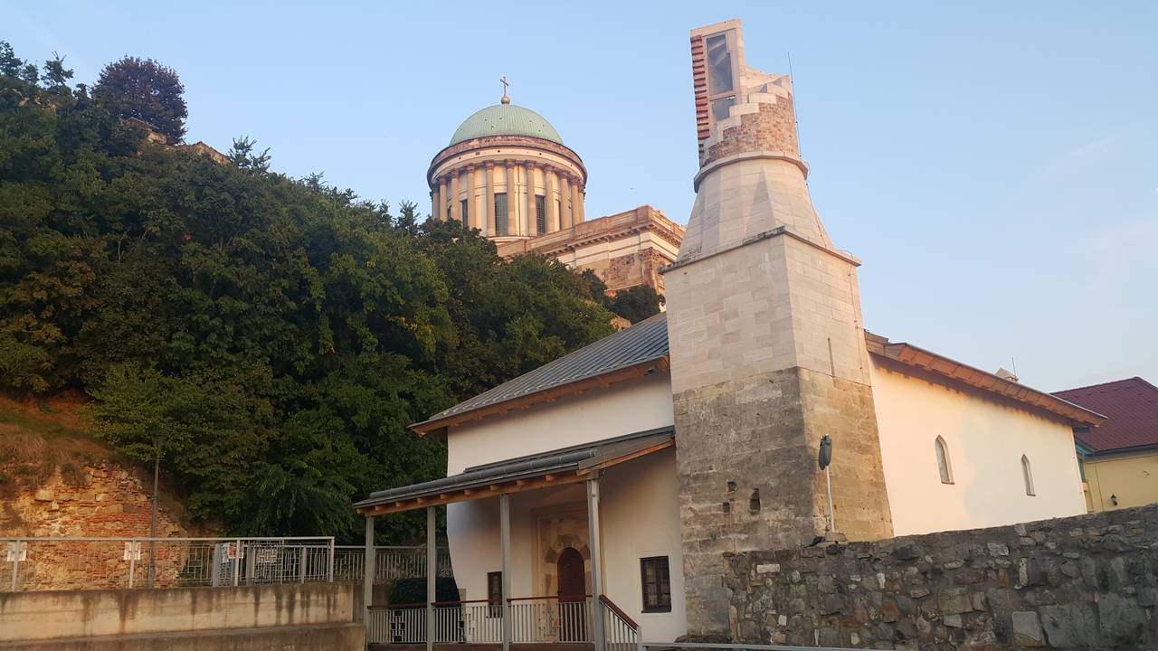 Estergon Kalesi yanındaki Özicelı Hacı İbrahim Camii