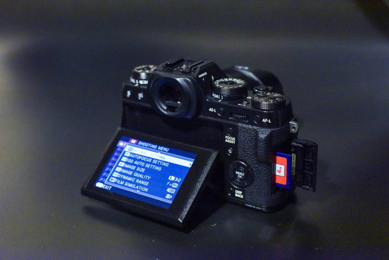 Tilt özelliğine sahip LCD ekran