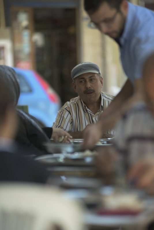 Sofralar kurulmuş ve herkes davetliydi